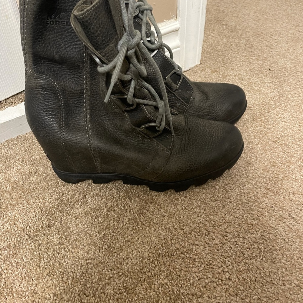 Sorel waterproof leather boots size 10.5